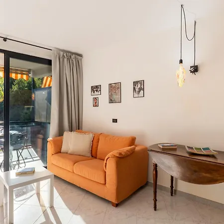 Guesthost - Bright Terrace Near Apartmán *