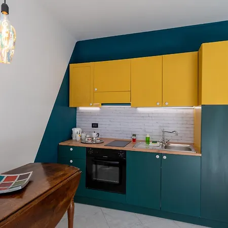 Guesthost - Bright Terrace Near Апартаменти *