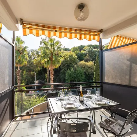 Guesthost - Bright Terrace Near 公寓