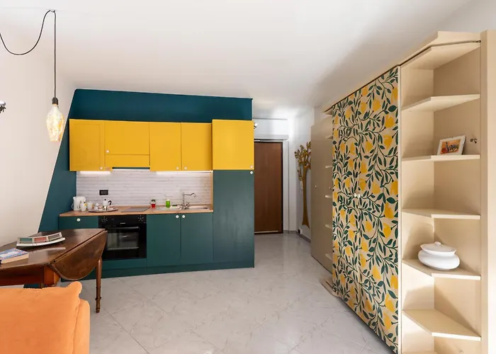 Guesthost - Bright Terrace Near